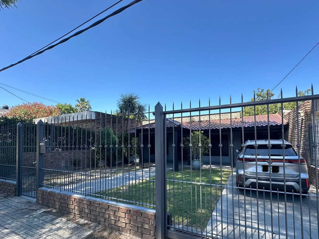 Casa 3 dormitorios en venta — Zona Ituzaingó